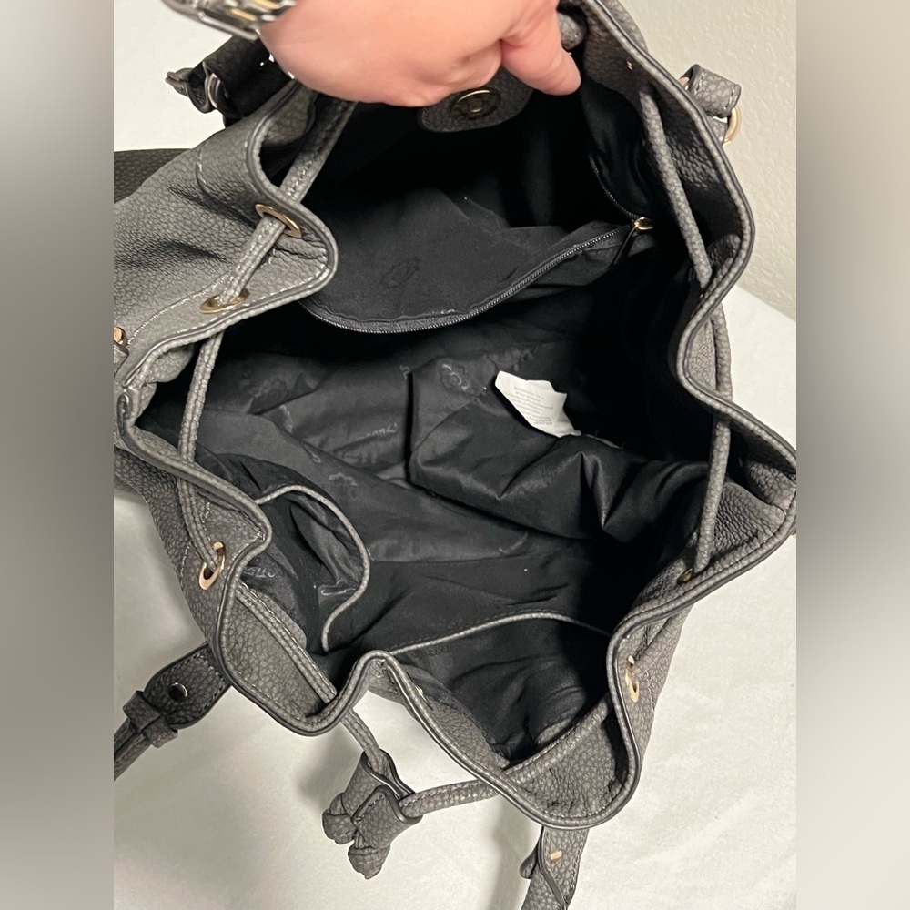 Gussaci Drawstring Shoulder Bag Purse Gray With Zipper Detail - Picture 13 of 13